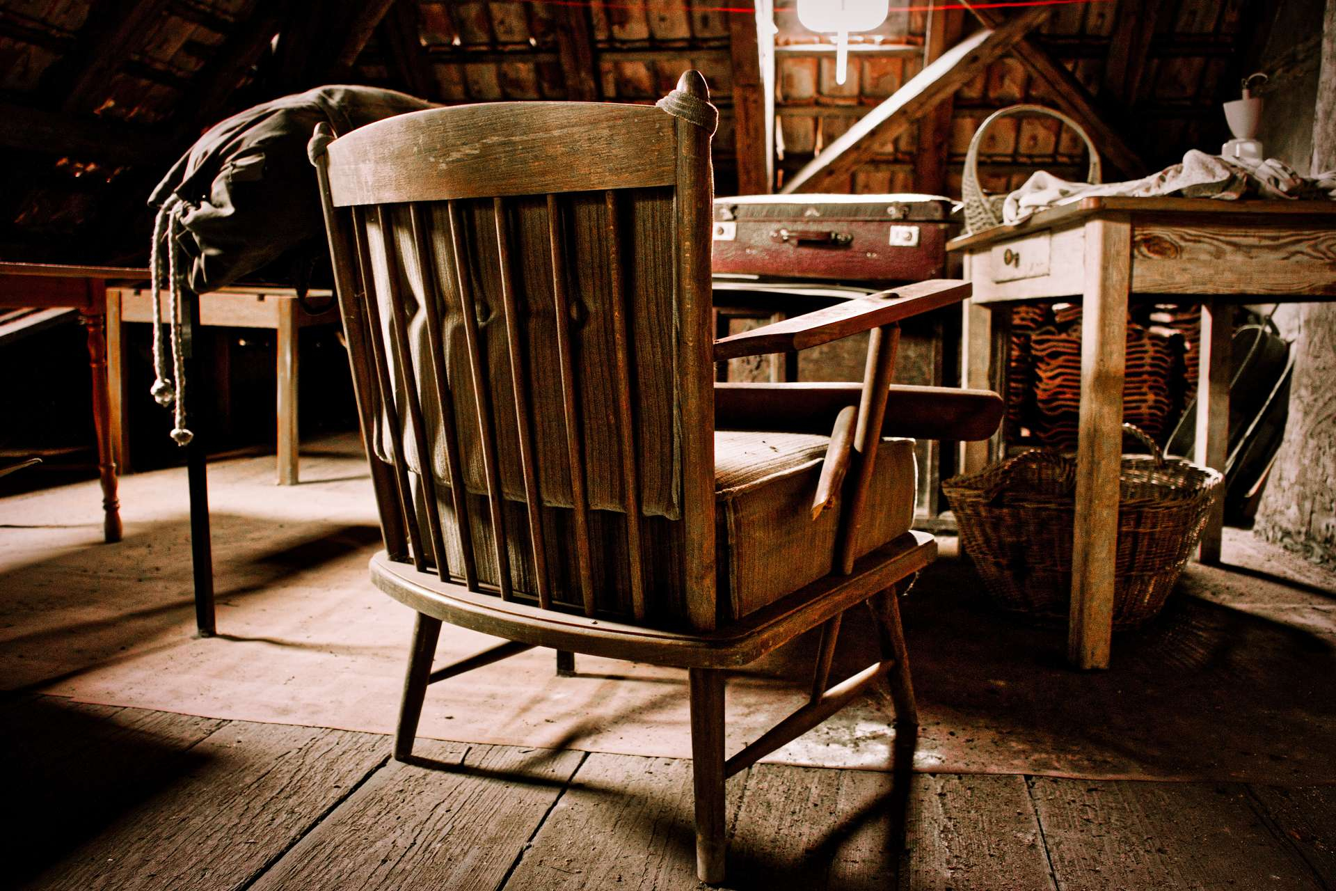 Alter Sessel aus Holz